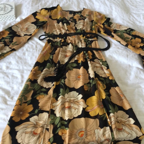 Forever 21 Dresses & Skirts - Long floral dress 💐